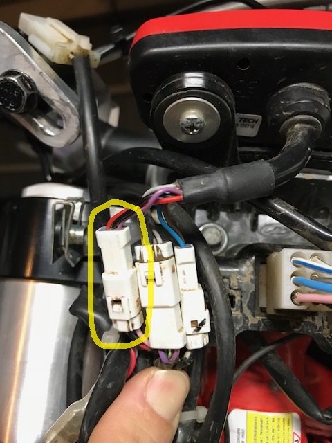 speedo connectors highlighted.jpg